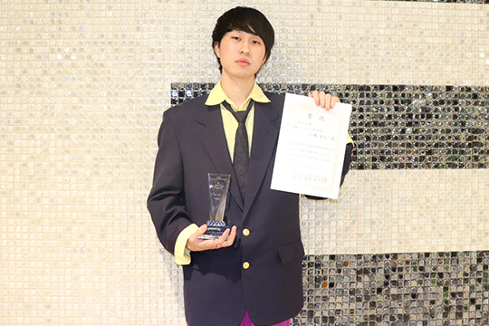 ロールプレイング大会で受賞した織田ファッション専門学校のファッションビジネス科の学生