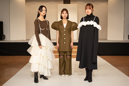 奨励賞を受賞した織田ファッション専門学校ファッションデザイン科の学生が企画したオリジナルブランド