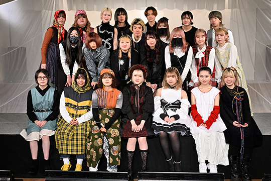織田ファッション専門学校ファッションデザイン科の学生の集合写真