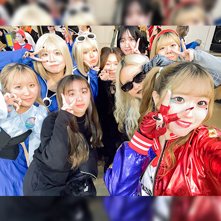 ハロウィンパーティーを楽しむ織田ファッション専門学校の学生たち