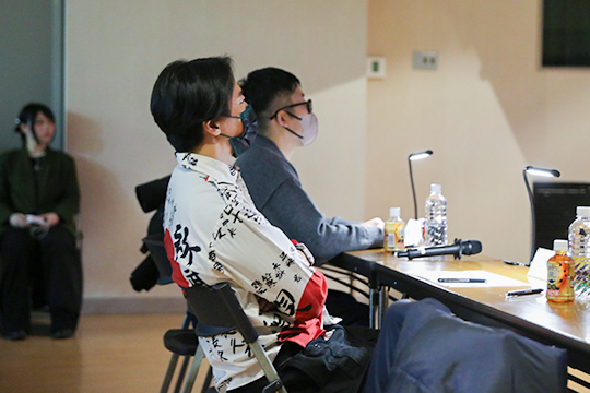 織田ファッション専門学校ファッションビジネス科とマーチャンダイジング専攻科の発表を聴くファッション業界関係者